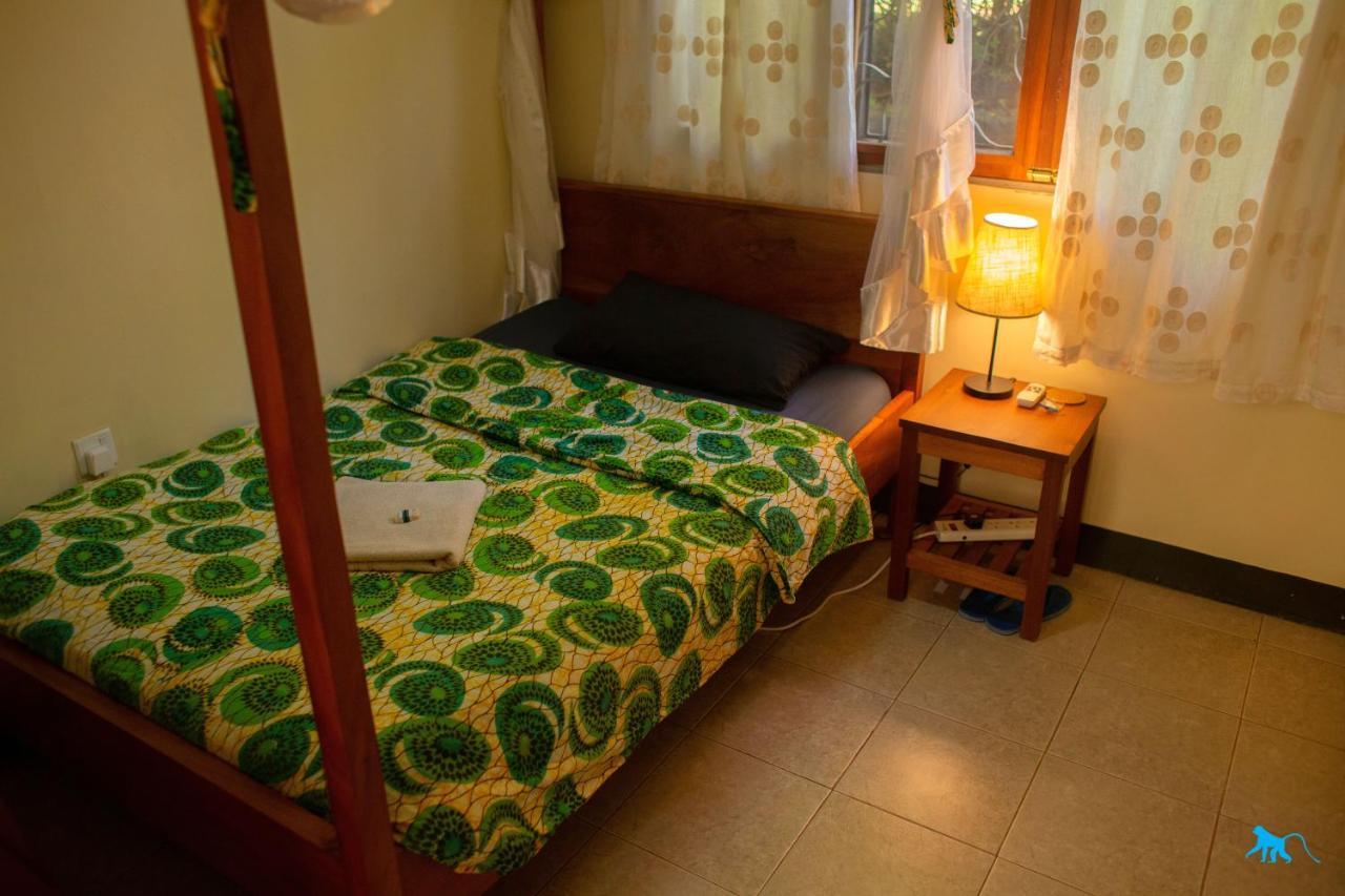 Bluemonkey Guesthouse Entebbe Exterior photo