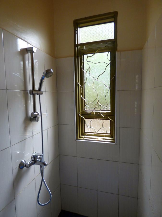 Bluemonkey Guesthouse Entebbe Exterior photo